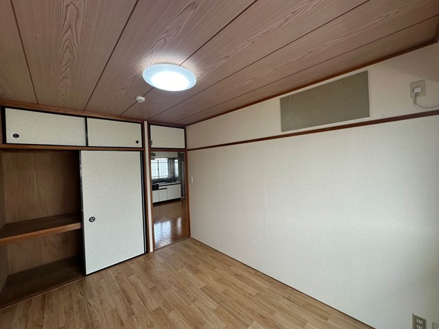 【洋室】 | 日吉パフィオマンション | 南向き洋室6帖☆収納スペースがあります♪荷物をたっぷり収納できてお部屋がすっきり片付きます☆