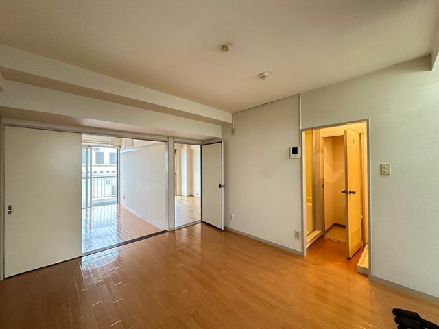 【居間・リビング】 | 日吉パフィオマンション | ダイニングキッチン9帖☆キッチン側からの眺めです！洋室6帖のお部屋それぞれに繋がっています☆