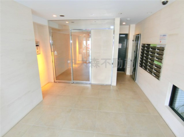 セジョリ蒲田のエントランス|防犯カメラ　TVモニター付オートロック宅配BOXのあるエントランス