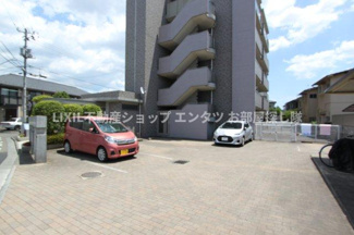 【駐車場】