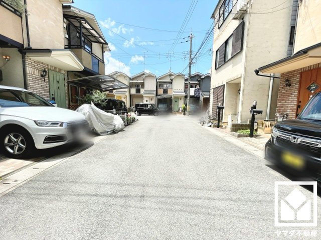 伏見区下鳥羽南円面田町の前面道路含む現地写真