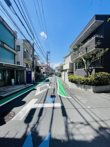 西落合1丁目中古戸建の前面道路含む現地写真