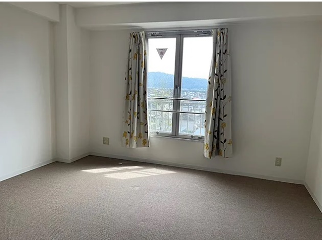 グランドパレス堀川パートⅡの居間・リビング