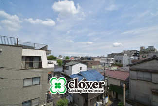 【展望】 | 眼前に広がる空の雄大さと、このお部屋の自慢の一つである「眺望」をご覧ください。毎日、この景色を独り占めできる新生活に夢が広がります。～即日のご見学可能～　お問合せはお気軽にどうぞ。

