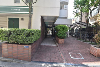 【エントランス】 | オートロックを備えた、マンションのエントランス。やはりセキュリティの観点は欠かすことができません。皆様を“安全”に送り出し、出迎えてくれます。～即日のご見学可能～　お問合せはお気軽にどうぞ。