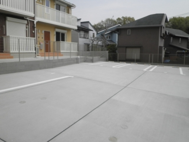 Frischer Morgen（ﾌﾘｯｼｬｰﾓﾙｹﾞﾝ）の駐車場