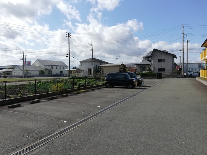 さくらヒルズの駐車場