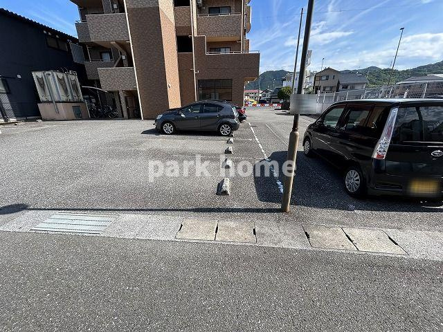 シャンブルクレールの駐車場|駐車場完備です