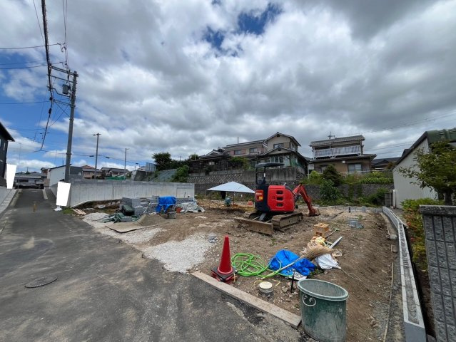 ＪＲ山陰線『園部』駅徒歩１７分！ゆとりある３ＬＤＫの平家建☆リーブルガーデン南丹市園部町小桜町３期の外観|現況 建築中(令和６年６月撮影)