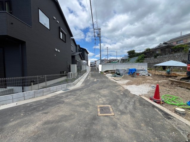 ＪＲ山陰線『園部』駅徒歩１７分！ゆとりある３ＬＤＫの平家建☆リーブルガーデン南丹市園部町小桜町３期の前面道路含む現地写真|前道(令和６年６月撮影)