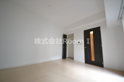 【居間・リビング】 | アドバンス大阪城レガーレ | こちらの居間で趣味の時間をお楽しみください