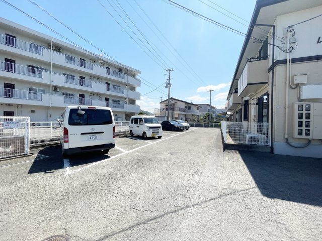 レジデンス矢三　Ｂ棟の駐車場