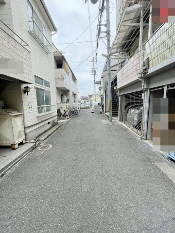 寝屋川市御幸東町　中古一戸建ての前面道路含む現地写真|前面道路含む現地写真です