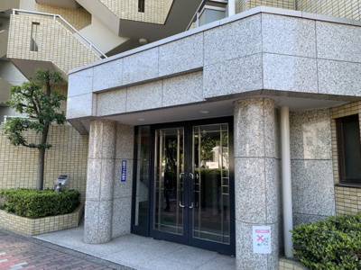 【エントランス】 | 要町ハイム | 日勤管理人さんいるので安心♪