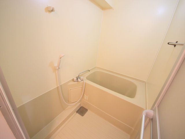 メゾン東生駒YD3番館の浴室