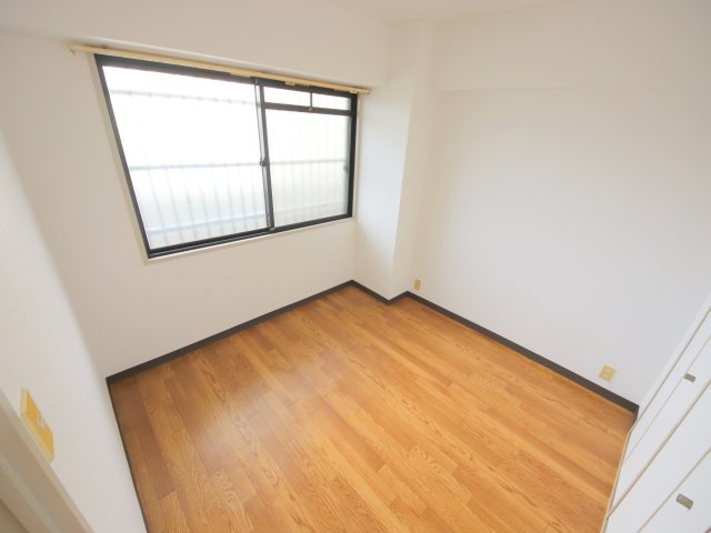 メゾン東生駒YD3番館の居間・リビング