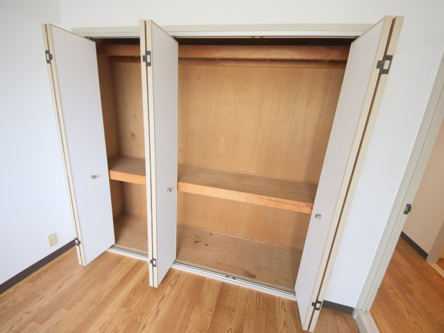 メゾン東生駒YD3番館の収納