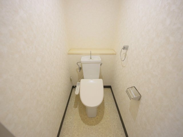 メゾン東生駒YD3番館のトイレ