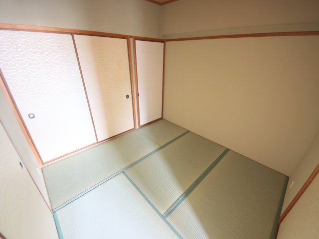 メゾン東生駒YD3番館の和室