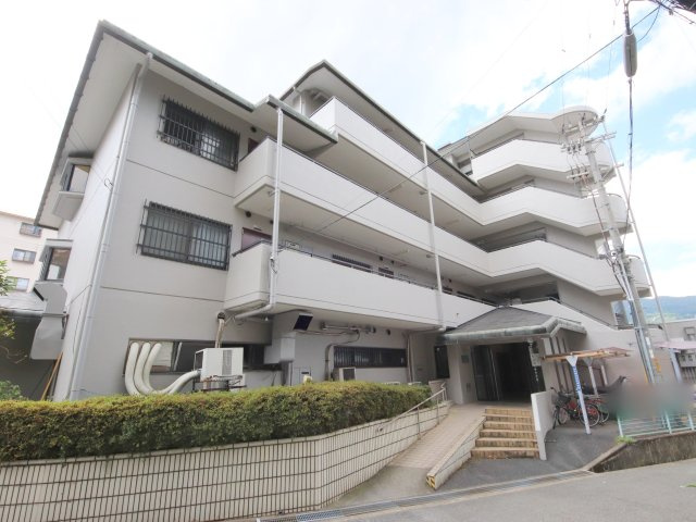 メゾン東生駒YD3番館の外観