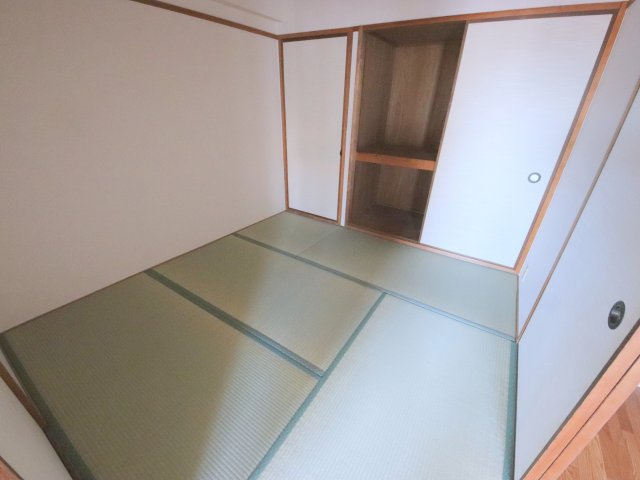 メゾン東生駒YD3番館の和室