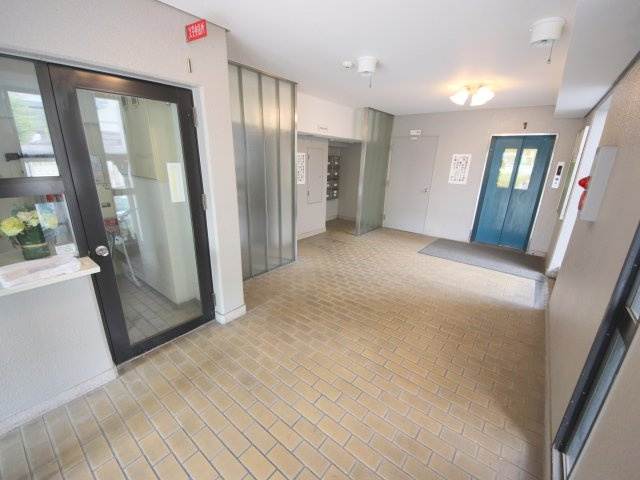 メゾン東生駒YD3番館のロビー
