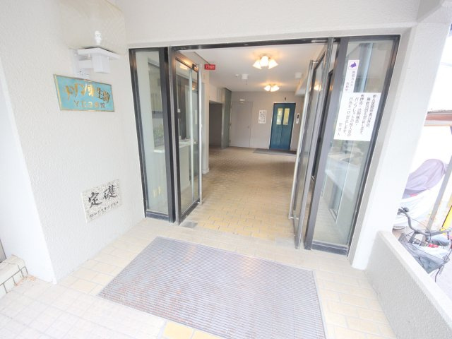 メゾン東生駒YD3番館のエントランス