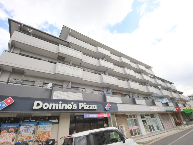 メゾン東生駒YD3番館の外観