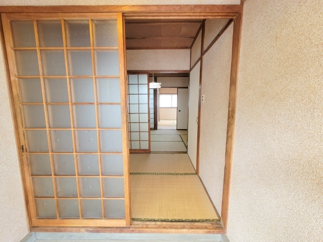 プラスハウスの内装