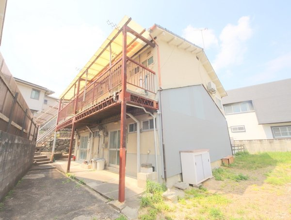 プラスハウスの外観