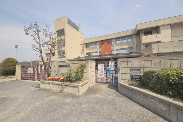 生駒市壱分町の一戸建ての周辺|中学校「生駒市立大瀬中学校まで2044m」