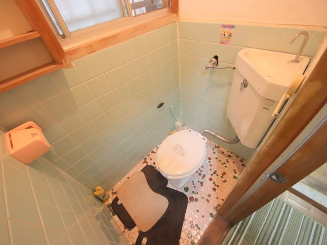 生駒市壱分町の一戸建てのトイレ