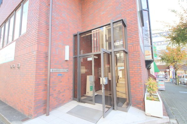 富雄駅前木村ビルのエントランス