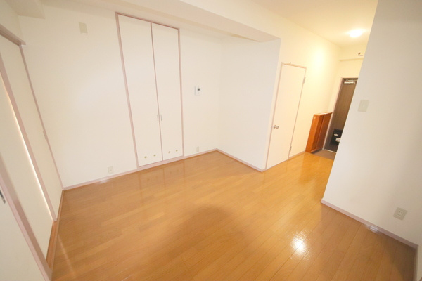 富雄駅前木村ビルの居間・リビング