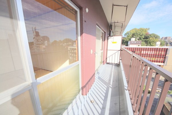 富雄駅前木村ビルのバルコニー