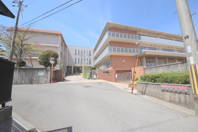 北山荘の周辺|中学校「生駒市立生駒中学校まで788m」