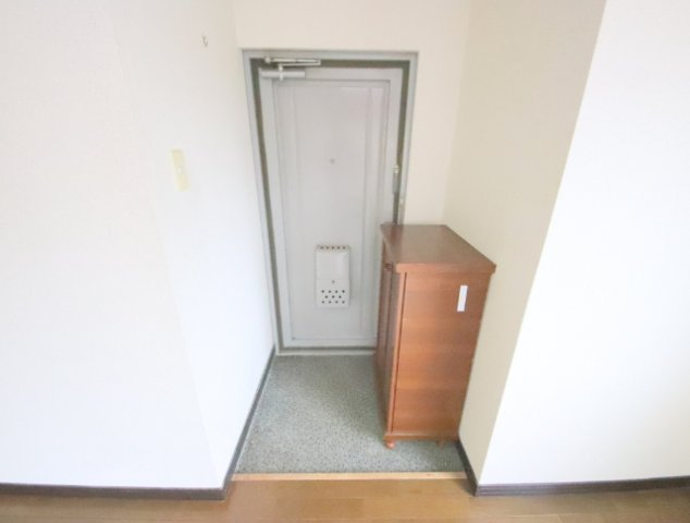 奈良市帝塚山２丁目のアパートの玄関