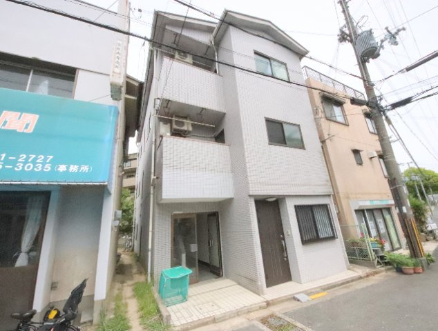 奈良市帝塚山２丁目のアパートの外観