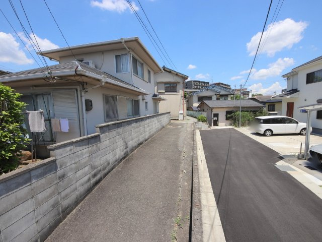 生駒市西旭ケ丘のテラスの駐車場