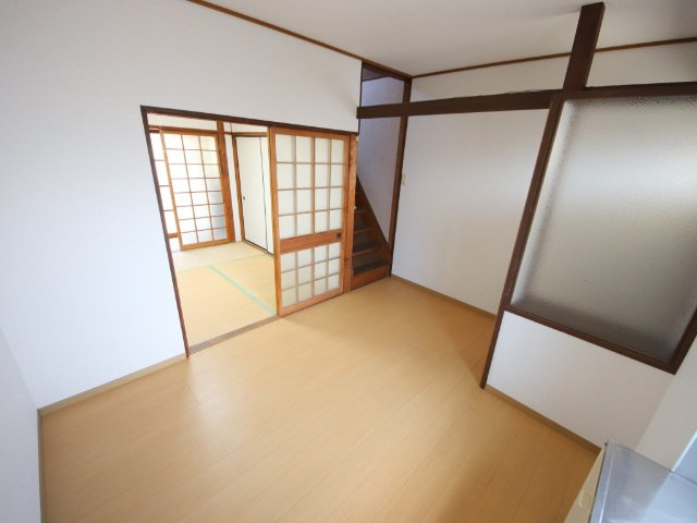 生駒市西旭ケ丘のテラスの居間・リビング