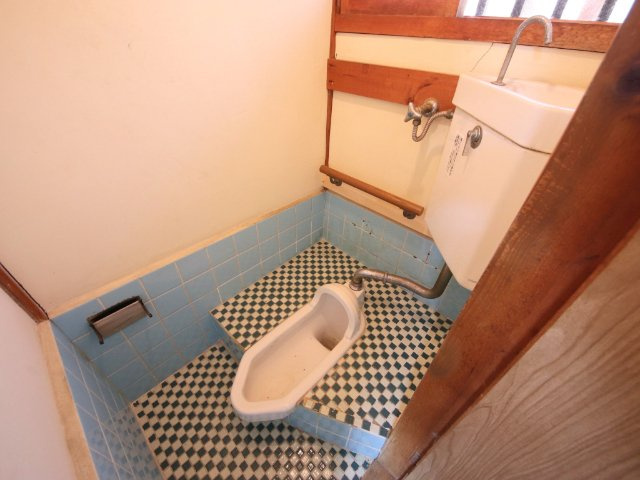 生駒市西旭ケ丘のテラスのトイレ