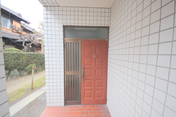 生駒市壱分町の賃貸マンションのエントランス