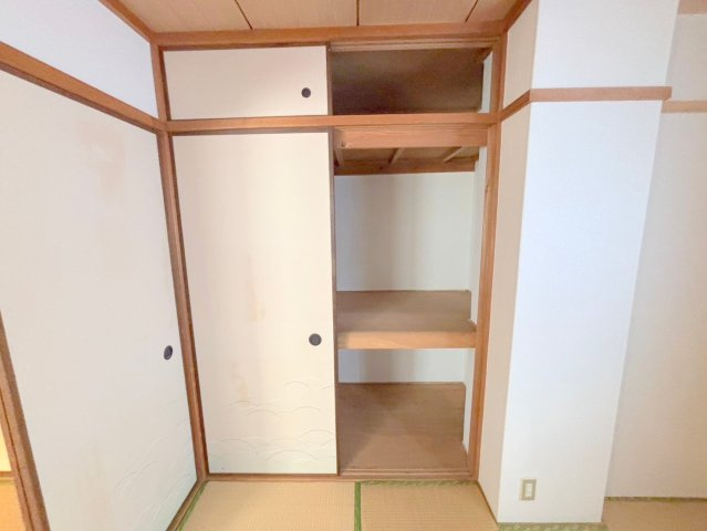 生駒市壱分町の賃貸マンションの収納