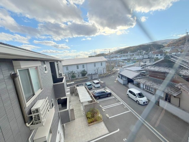 生駒市壱分町の賃貸マンションの駐車場