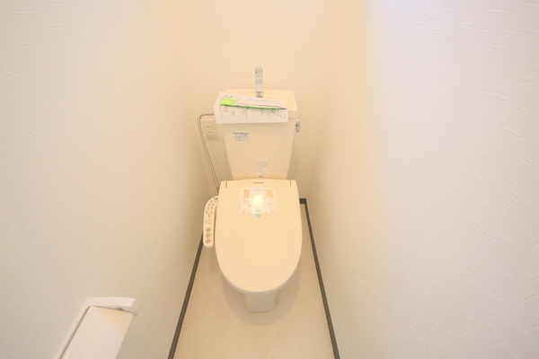 生駒市西松ケ丘の一戸建てのトイレ