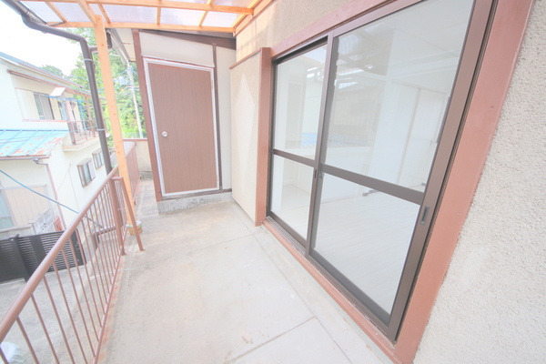 生駒市西松ケ丘の一戸建てのバルコニー