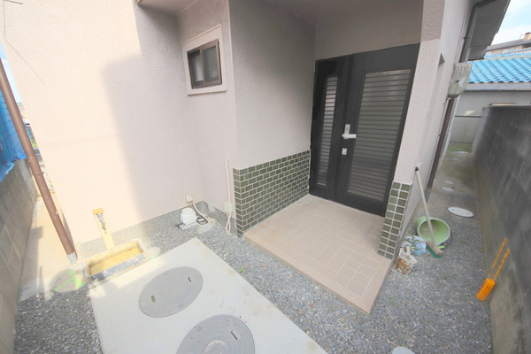 生駒市西松ケ丘の一戸建ての玄関