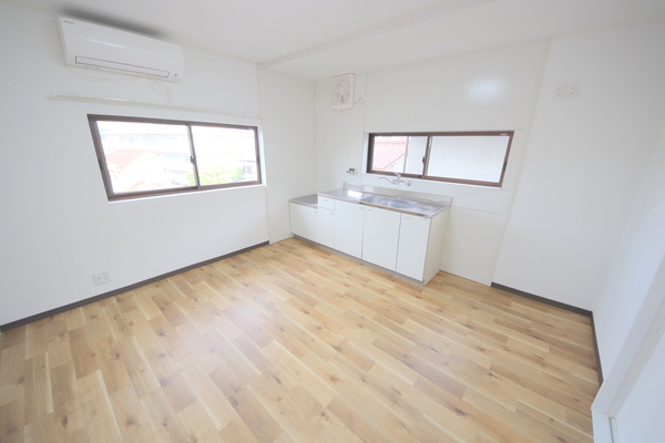 生駒市西松ケ丘の一戸建ての居間・リビング