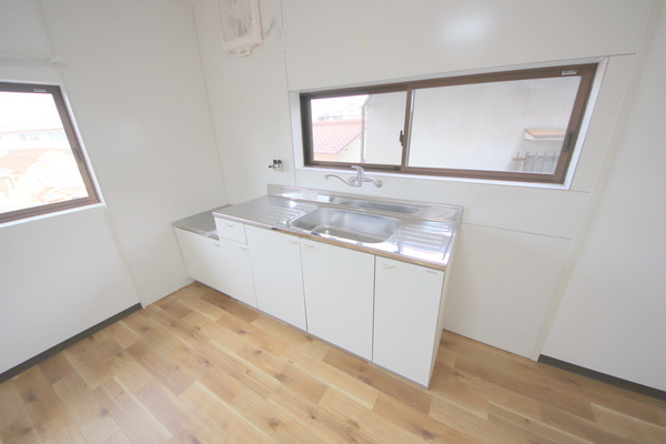 生駒市西松ケ丘の一戸建てのキッチン