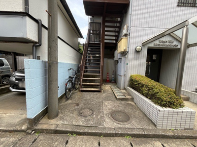 【その他共用部分】 | ア－バンヒルズ南橋本 | 共用部分は、一棟の建物に住む区分所有者全員が共同で所有するとし、共用部分の管理、補修などは、区分所有者で形成される管理組合が行います。個人の判断で勝手に変更することはできませんので覚えておきましょう。